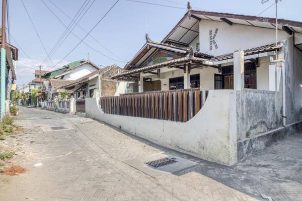 RedDoorz Syariah At Berlian Homestay Wirobrajan