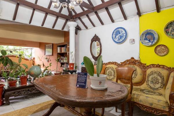 OYO 1806 Puri Arsita Homestay