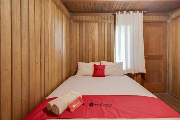 RedDoorz @ Omah Kayu Homestay