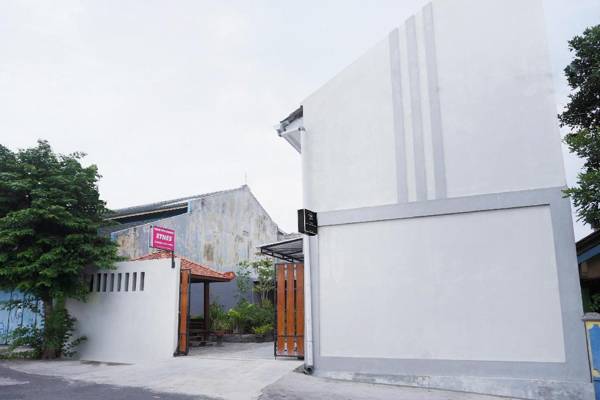 OYO Life 2090 Ethes Exclusive