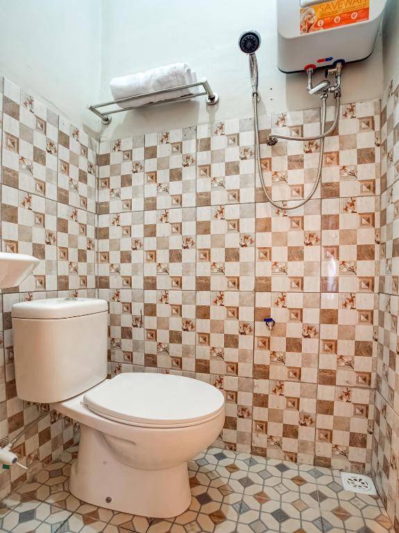 Vaccinated Staff - OYO 90174 EBarly Syariah