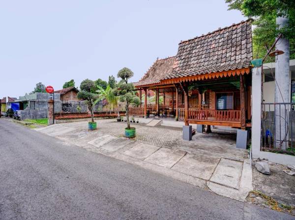 OYO 90265 Cempoko Mulyo Homestay Syariah