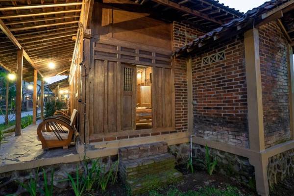 Joglo Lesung Heritage Cottage