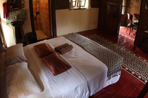 Ndalem Joglo Hinggil - Double