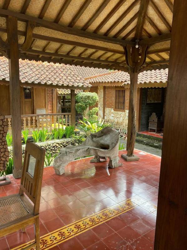 Ndalem Joglo Hinggil  - Double