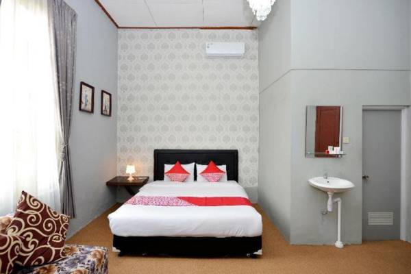 OYO 1303 Golden Inn 2