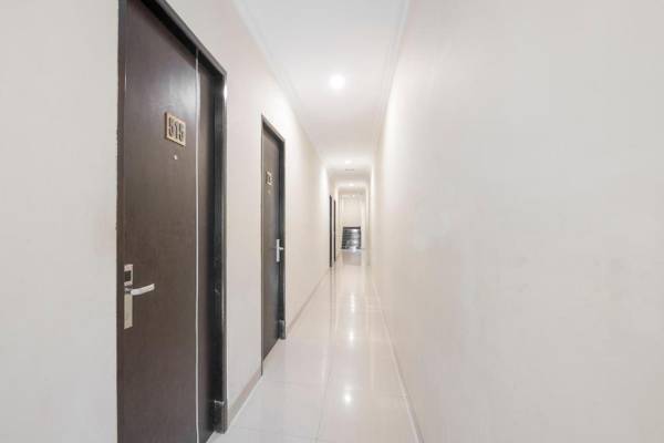 RedDoorz Plus At Grand Pacifik Hotel Makassar