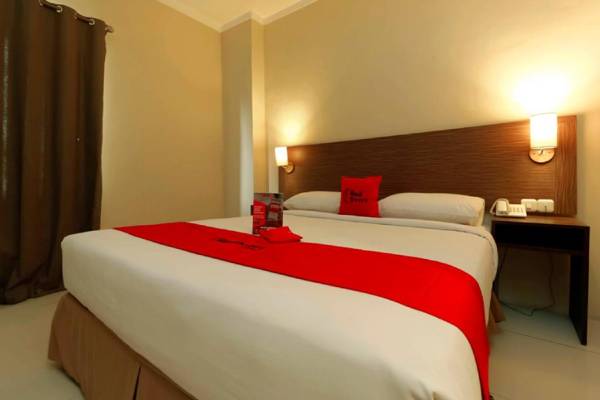 RedDoorz Plus near Pantai Losari