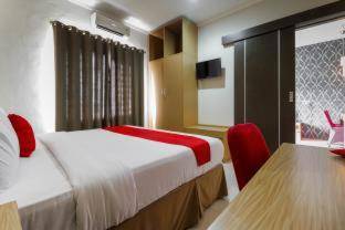 RedDoorz Plus near Pantai Losari