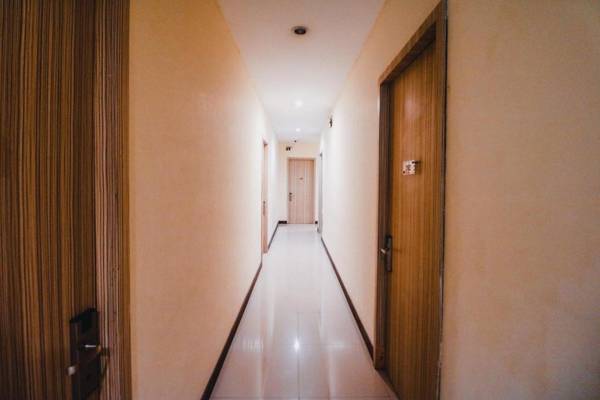 RedDoorz Plus near Sultan Hasanuddin Airport