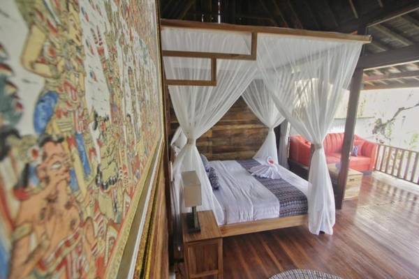 Villa Rumah Lumbung The Wooden House