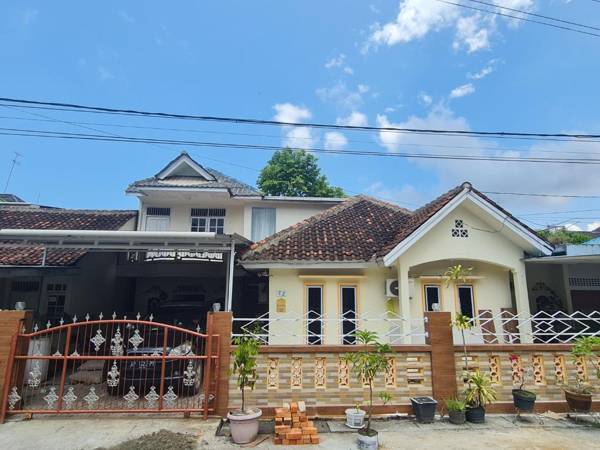 OYO 90998 Wisma Pinggir