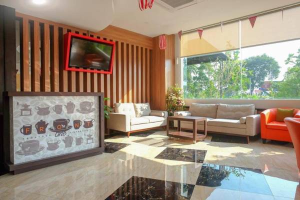 Front One Hotel Airport Solo