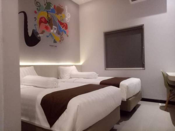 Front One Boutique Brani Solo