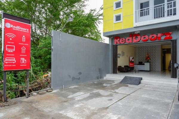 RedDoorz near Graha Saba Buana Solo
