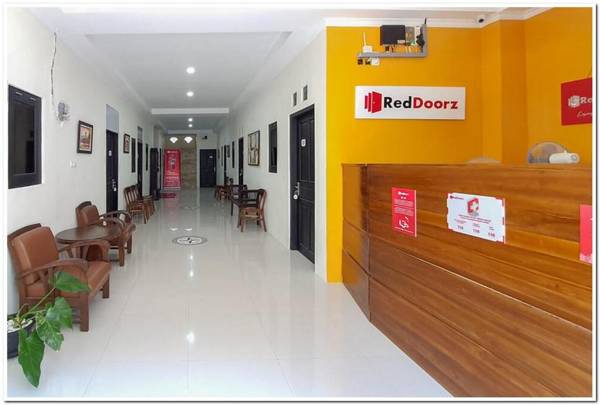 RedDoorz Syariah near Solo Square Mall
