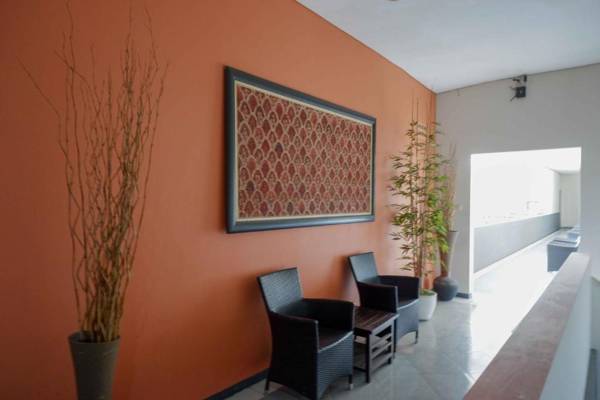 Urbanview Hotel Solo Tiara