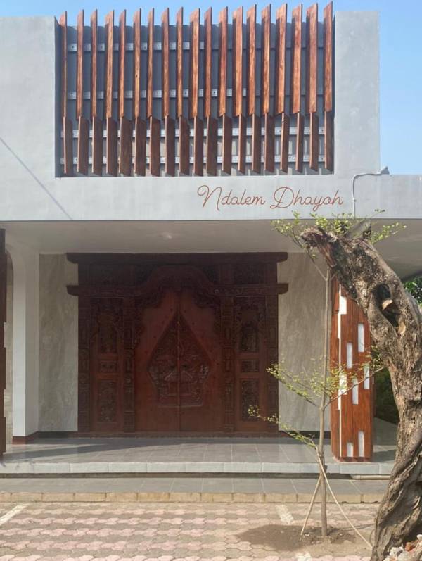 Ndalem Dhayoh Manahan - Front House