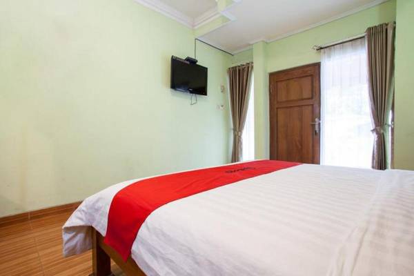 RedDoorz near Juanda International Airport