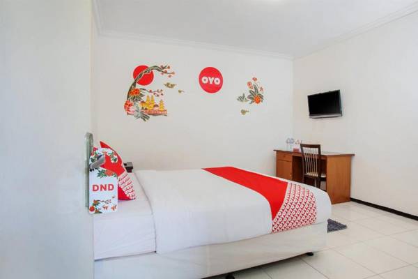 OYO 143 Dukuh Kupang Residence