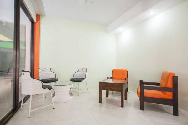 RedDoorz near Petra University 2