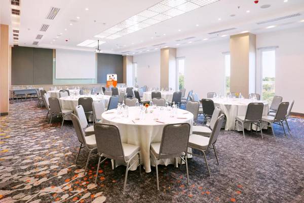 HARRIS Hotel & Conventions Bundaran Satelit Surabaya