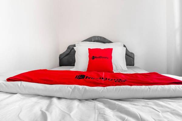 RedDoorz Plus @ Gunungsari Surabaya