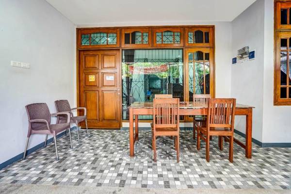 OYO Flagship 90891 Parang Kusumo Residence