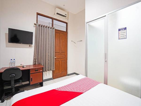 Workspace - OYO Flagship 90890 Bratang Gede Residence