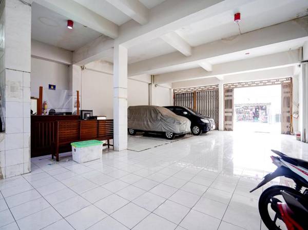 OYO Flagship 90890 Bratang Gede Residence