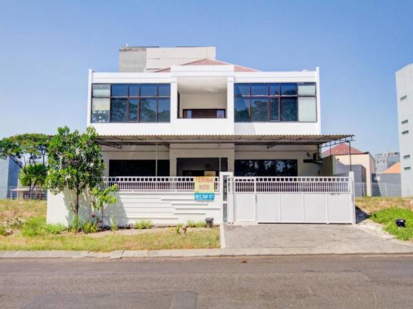 OYO Life 89990 Kost Waterfront 75 Sub