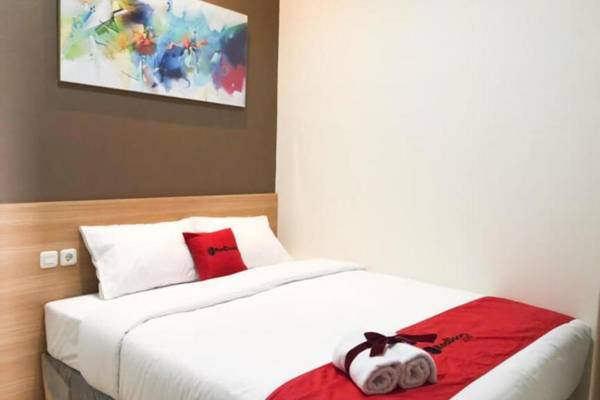 RedDoorz Plus @ Dukuh Kupang