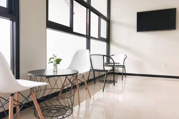 RedDoorz Plus @ Dukuh Kupang