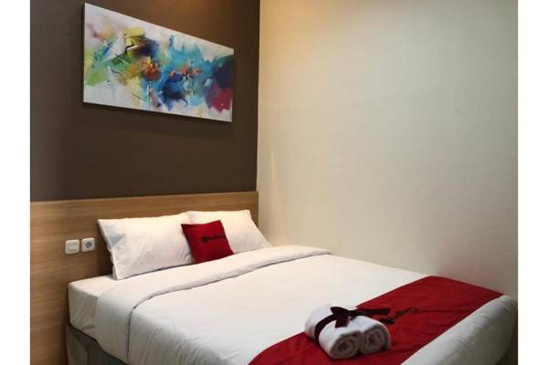 RedDoorz Plus @ Dukuh Kupang