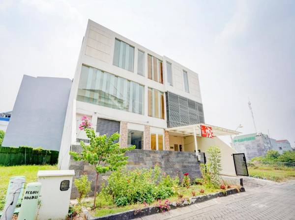 OYO 90606 Glass House Citraland