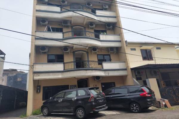 OYO 90870 C16 Siwalankerto Syariah