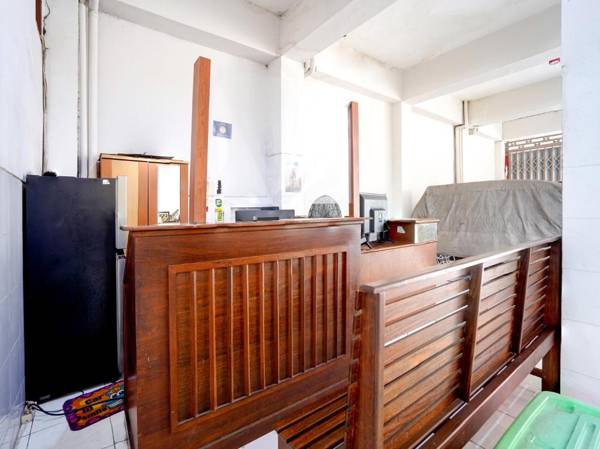 OYO Flagship 90890 Bratang Gede Residence