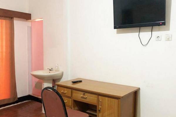 KoolKost near Universitas Wijaya Kusuma (Minimum Stay 30 Nights)