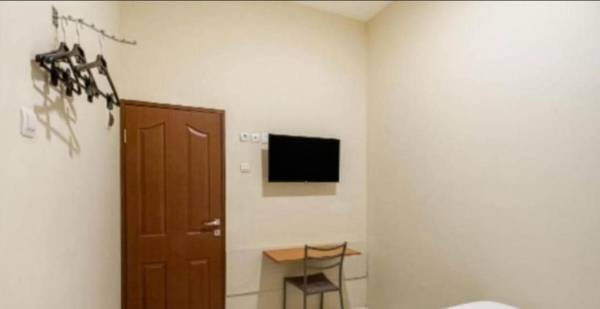 RedDoorz near BG Junction Surabaya