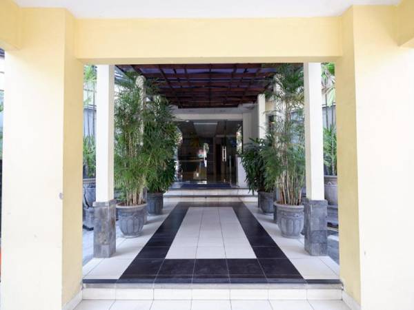 RedDoorz Plus @ Singosari Raya