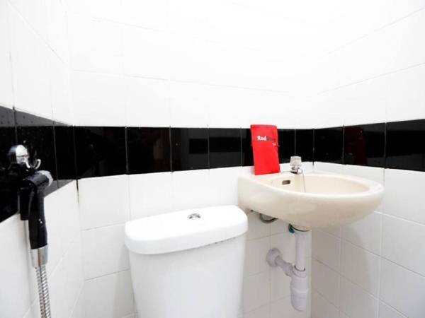 RedDoorz near Akademi Kepolisian Semarang