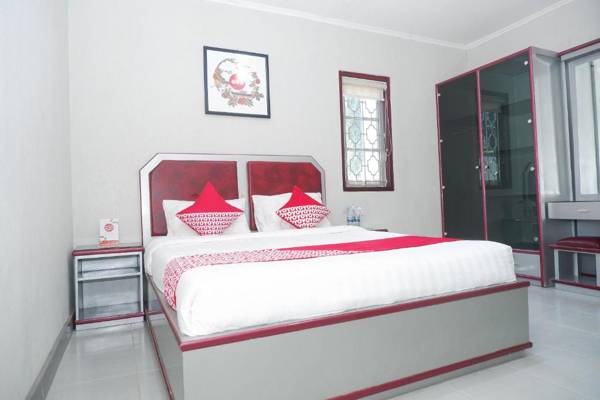 OYO 1284 Executive Residence