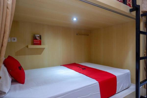 RedDoorz Hostel near Lawang Sewu Semarang