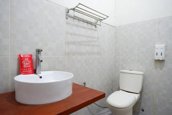 RedDoorz Syariah near Gerbang Tol Manyaran