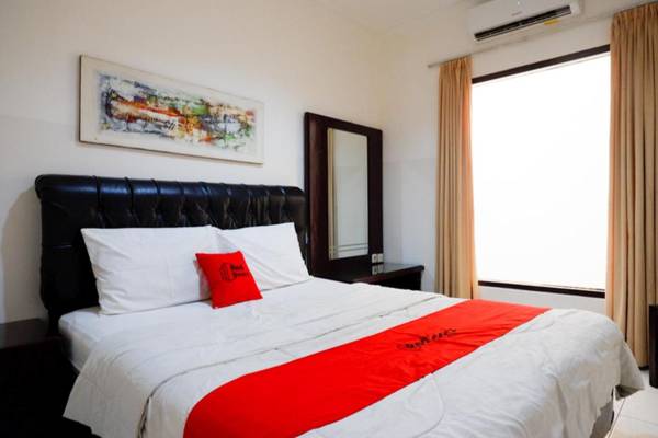 RedDoorz near Wisata Kota Lama Semarang