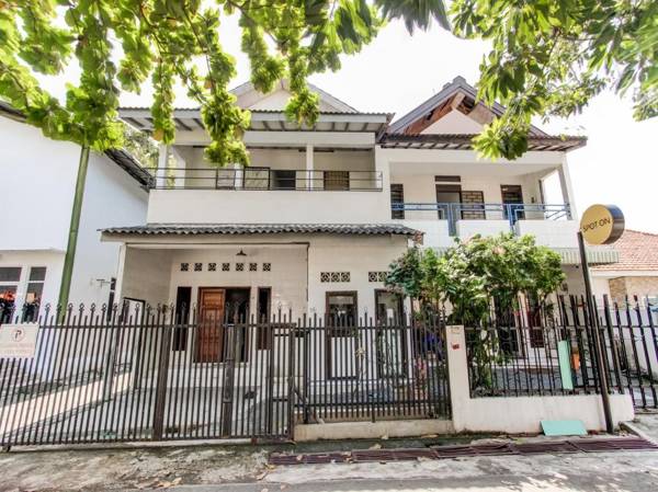 SPOT ON 91374 Asia Stay Semarang