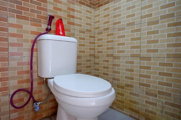 RedDoorz Syariah near GOR Satria 4