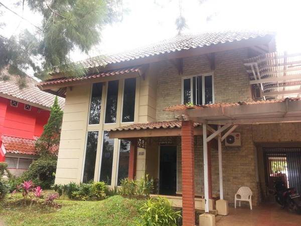 Villa Kota Bunga Azalea