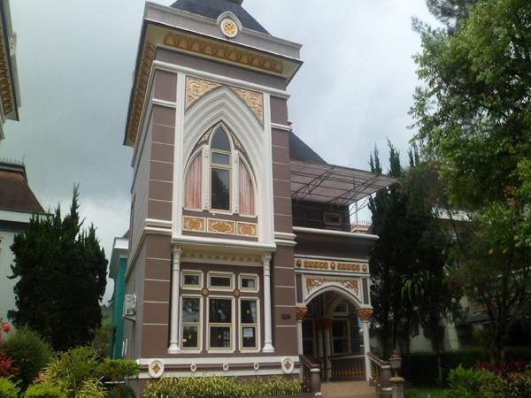 Villa Kota Bunga Allamanda