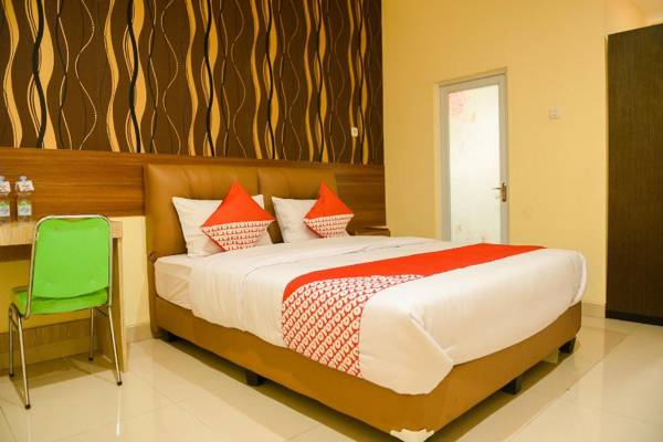 Vaccinated Staff - OYO 149 Alpha Kostel Syariah